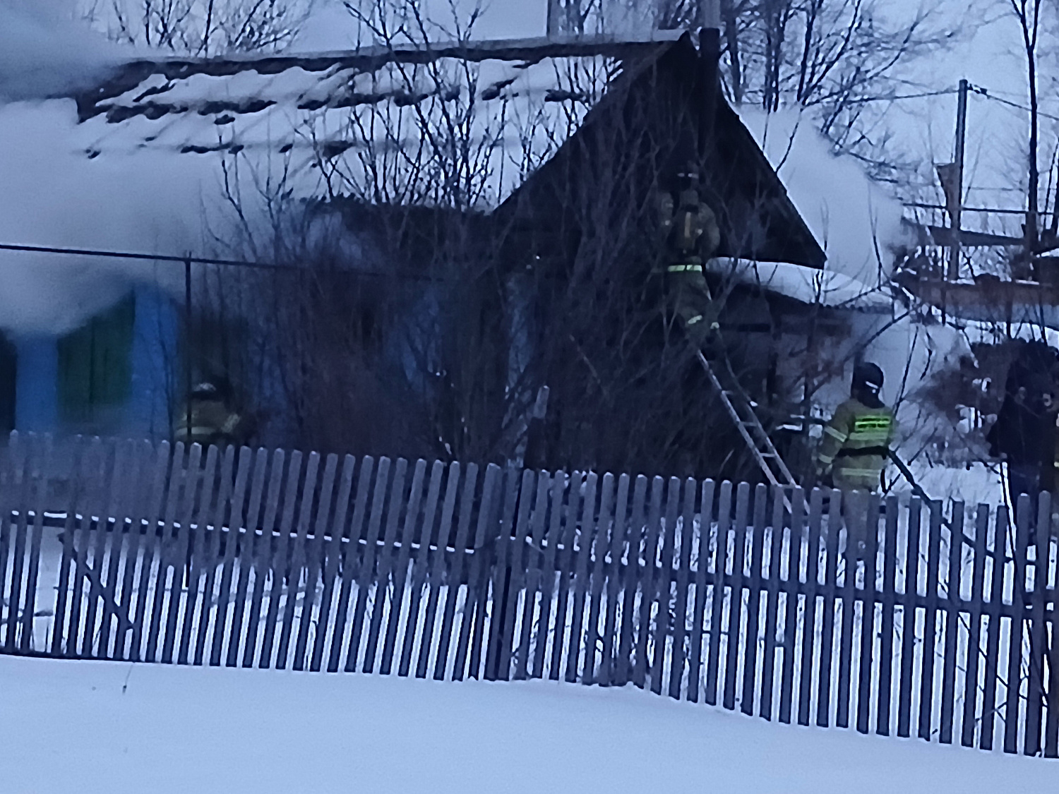 Сегодня в селе Сергиевск произошел пожар. Горел нежилой дом на площади 60 квадратных метров