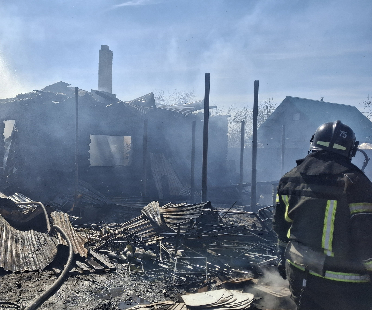 Наши огнеборцы работают на ликвидации пожара по рангу 1-БИС