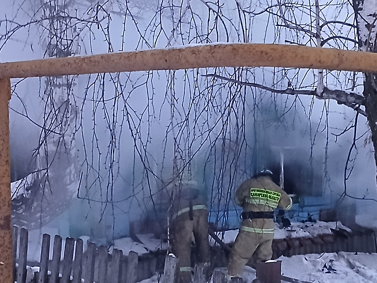 Сегодня в селе Сергиевск произошел пожар. Горел нежилой дом на площади 60 квадратных метров