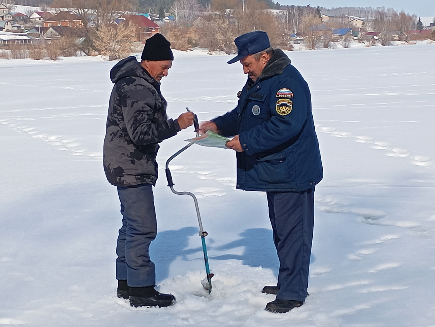 Выход на весенний лёд опасен