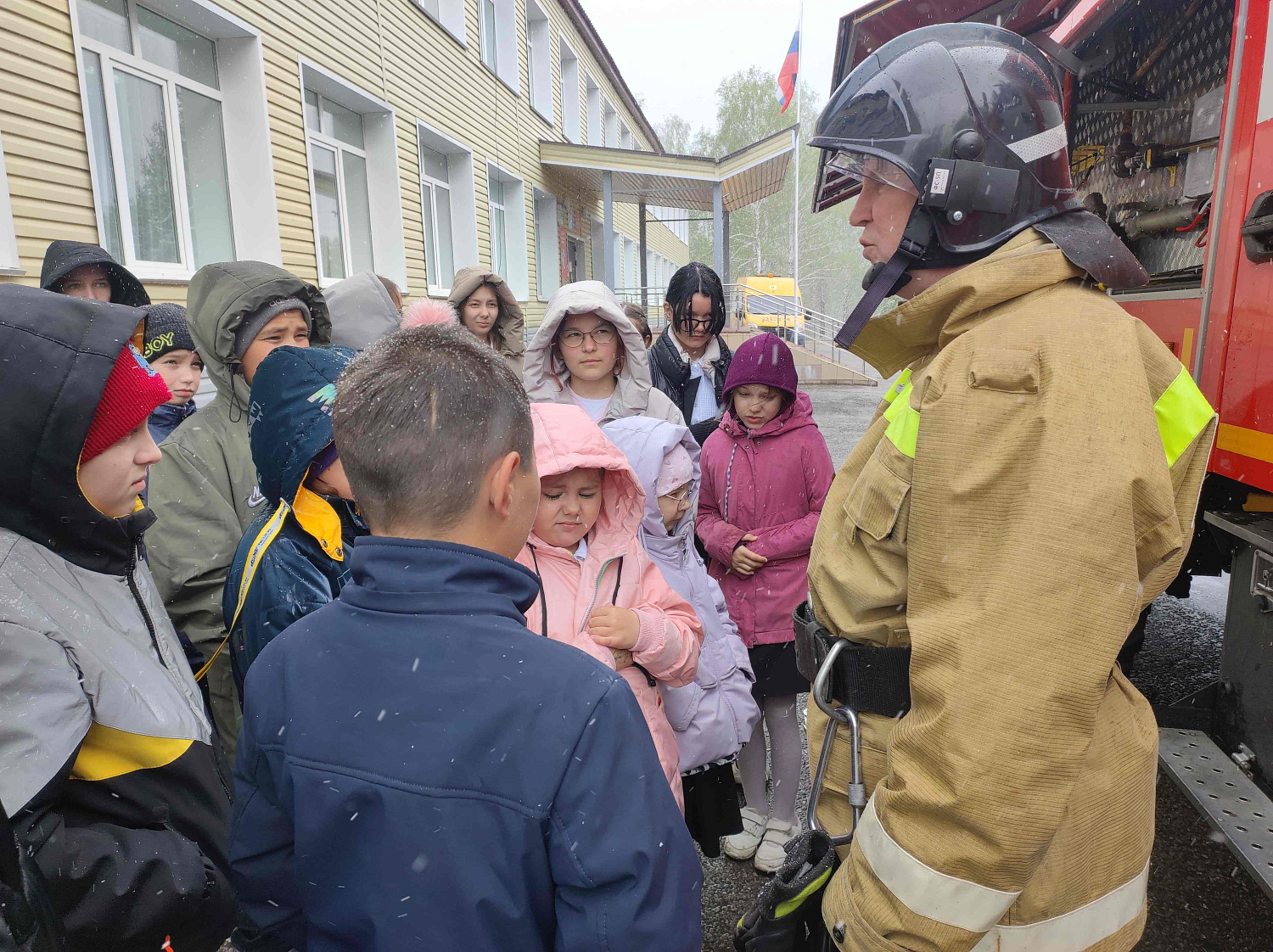 Огнеборцы пожарно-спасательной части №119 провели открытые уроки по пожарной безопасности для юных жителей Клявлинского района