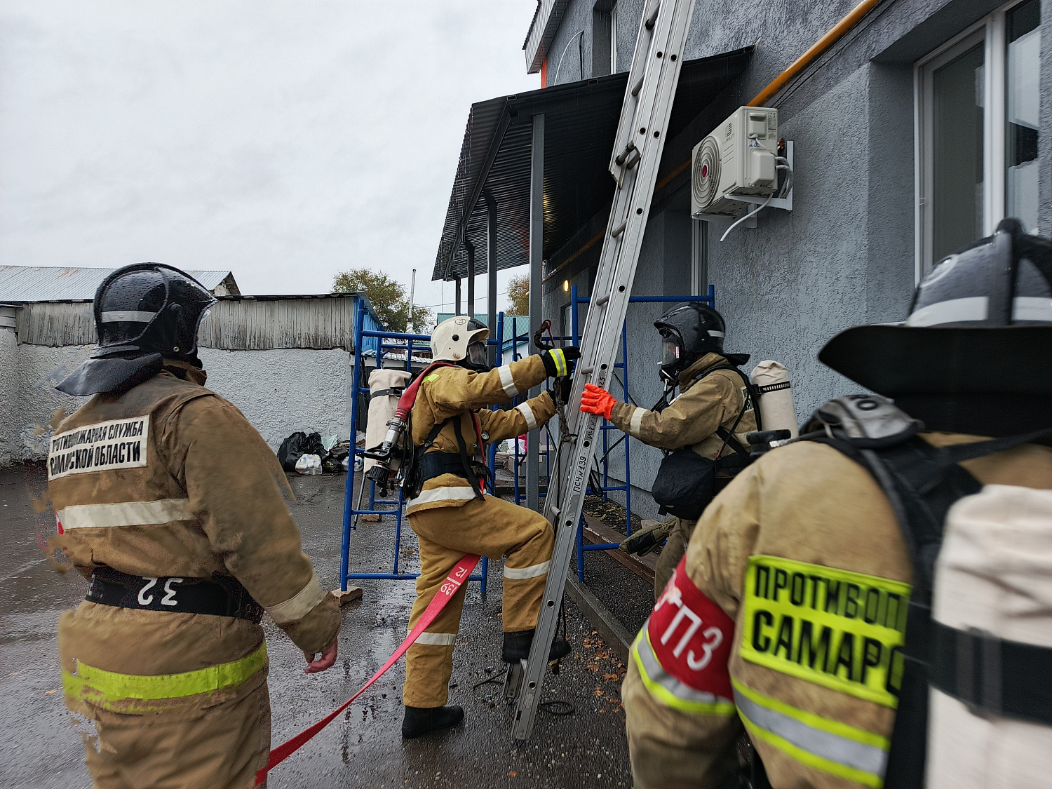 Богатовские огнеборцы в рамках контрольной проверки подразделения отработали алгоритм действий при пожаре