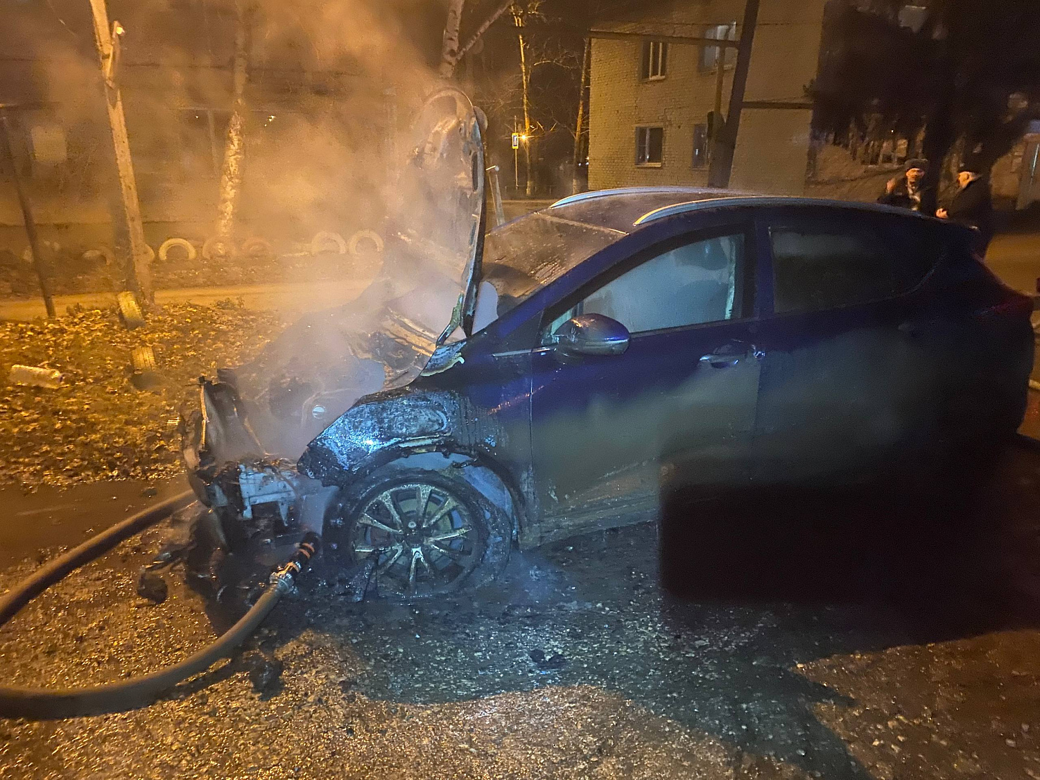 В поселке городского типа Суходол произошло возгорание автомобиля