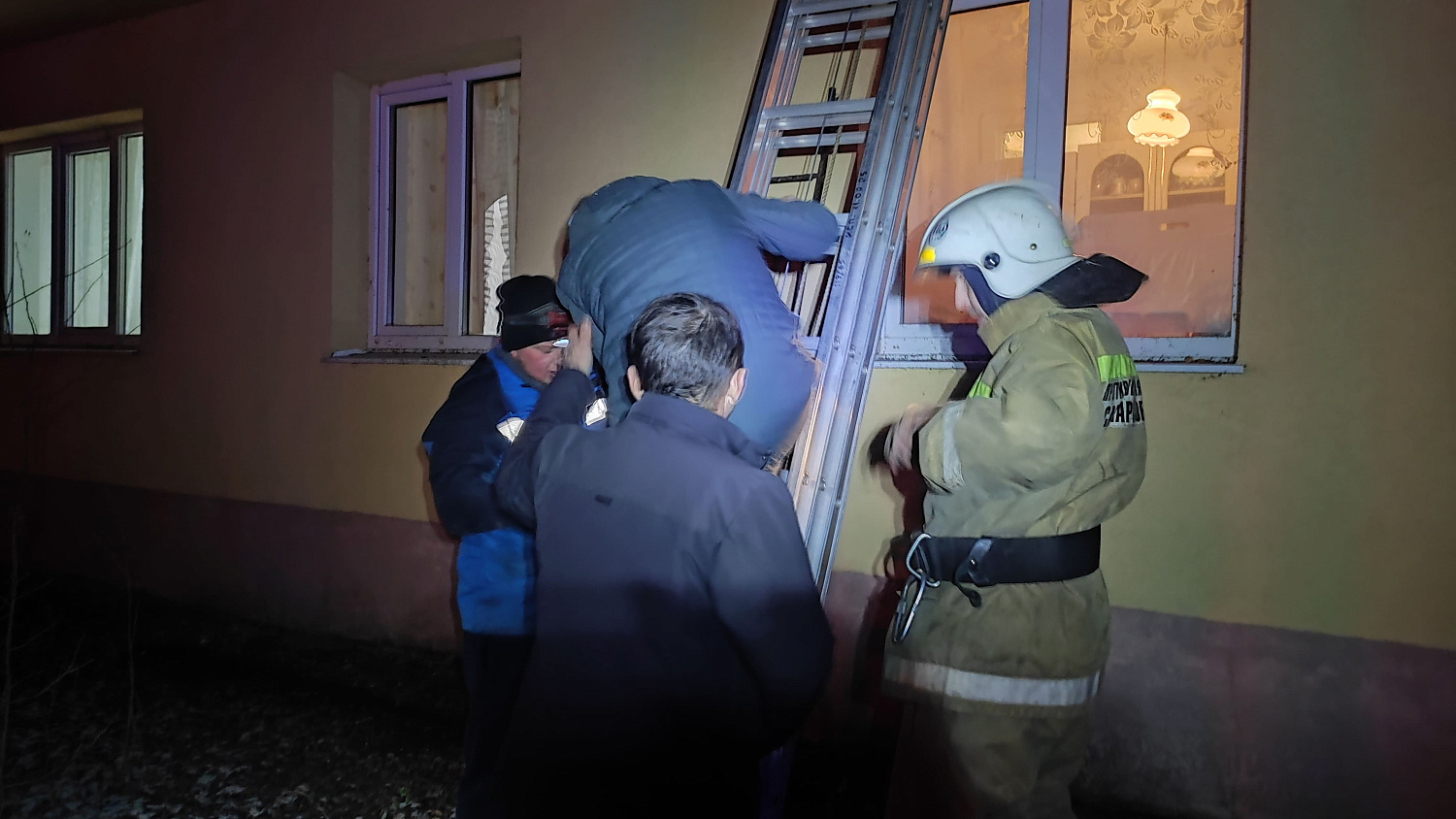 В Клявлинском районе загорелся электрический щиток в подъезде многоквартирного дома