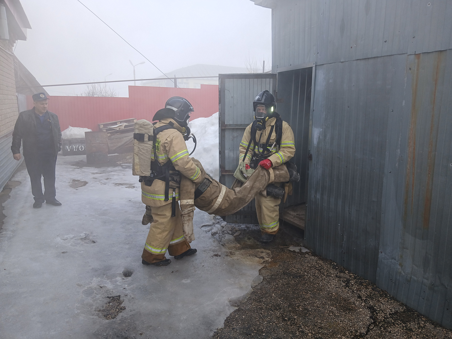 Огнеборцы Сергиевского района провели учебные занятия в непригодной для дыхания среде