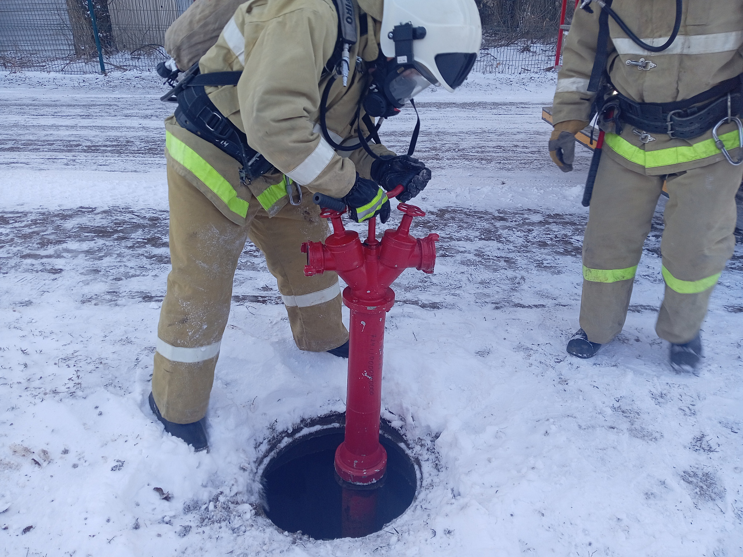 Большеглушицкие пожарные успешно отработали нормативы в рамках пожарно-тактических учений