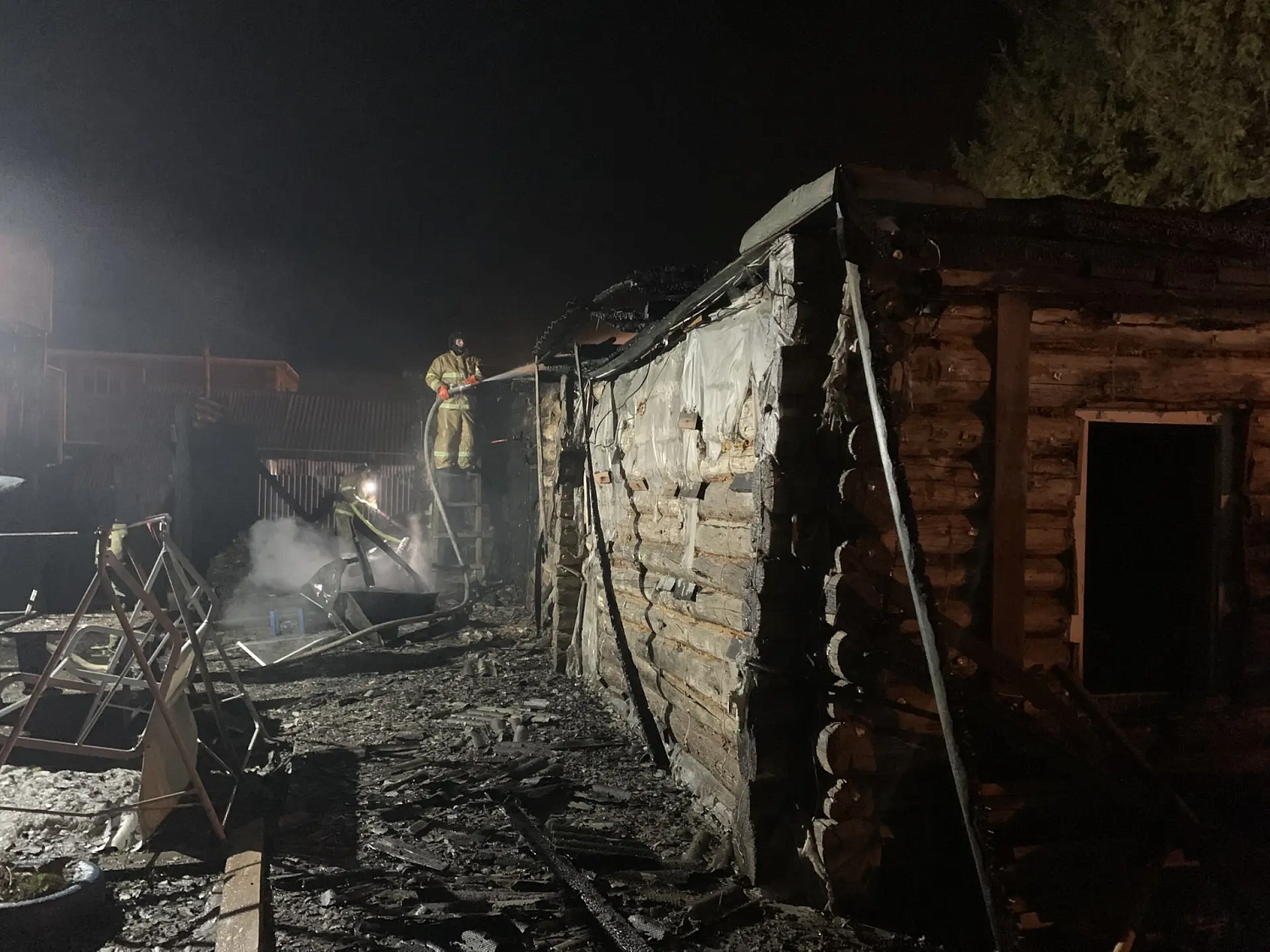 Сегодня ночью в Сергиевском районе наши специалисты ликвидировали возгорание нежилого дома