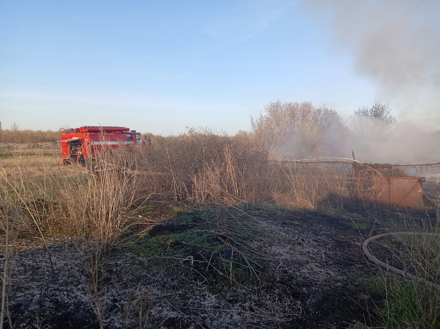 В Сергиевском и Хворостянском районах горели мусор и трава