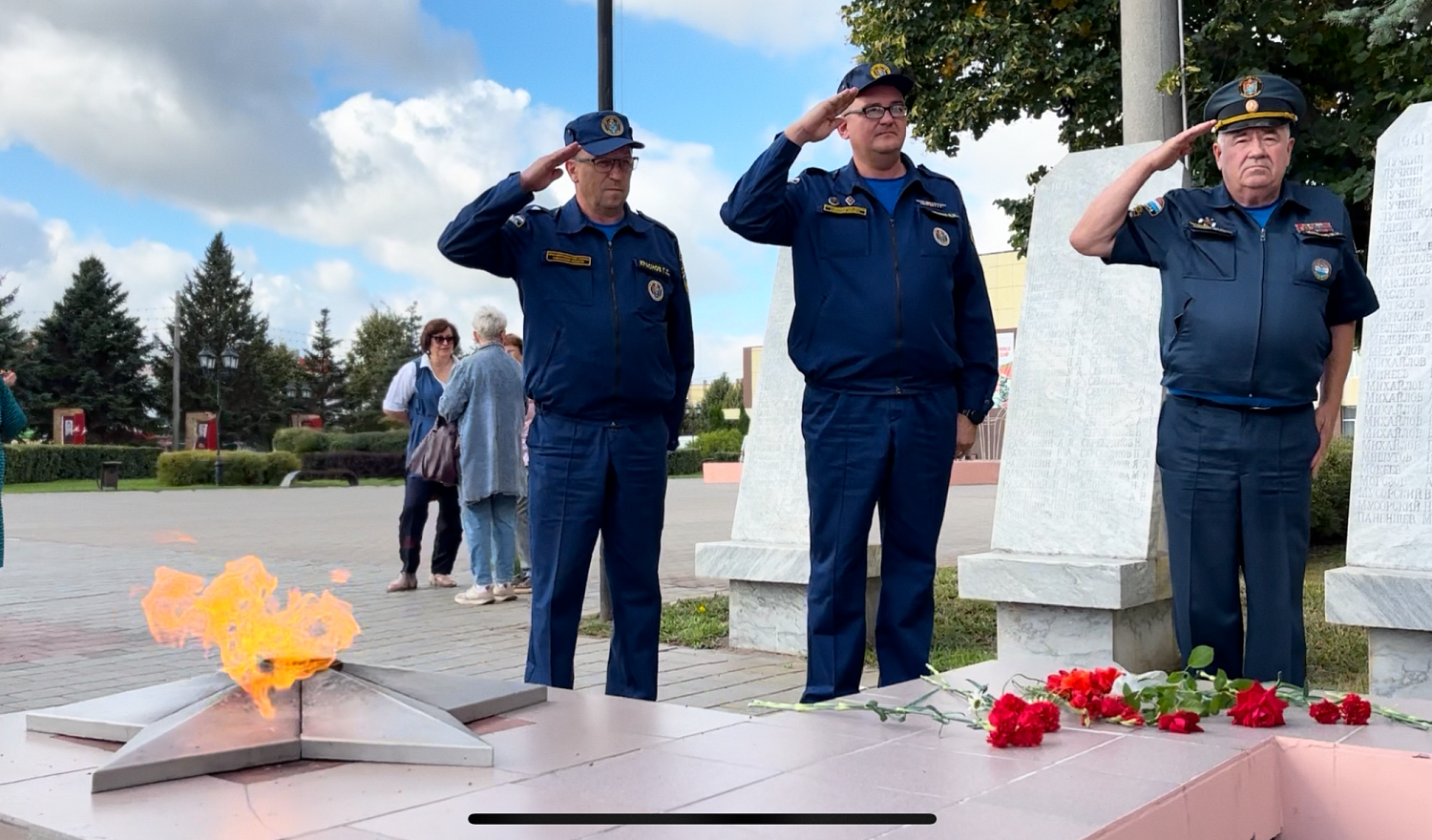 Специалисты 41 пожарно-спасательного отряда приняли участие в патриотическом митинге «Будем помнить»   