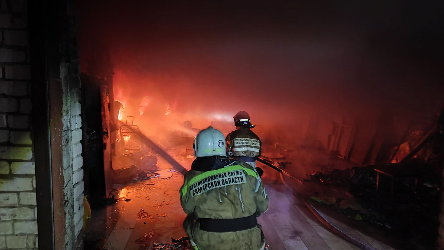 В субботу в Клявлинском районе загорелся гараж