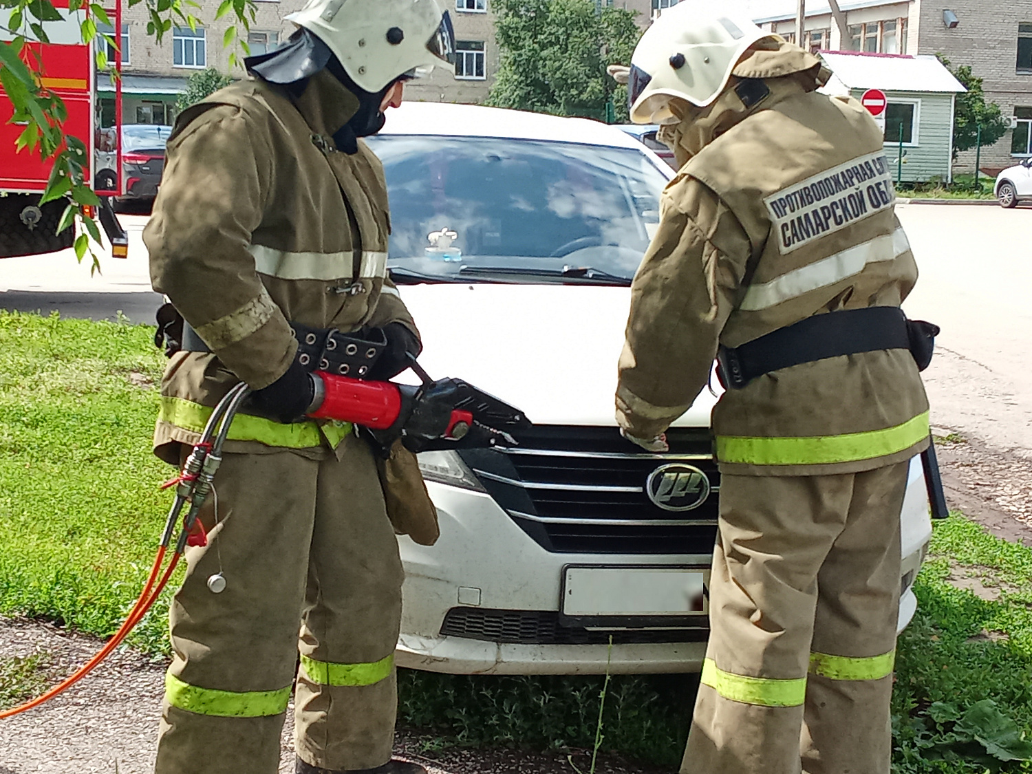 В Большеглушицком районе прошло пожарно-тактическое занятие по ликвидации последствий ДТП