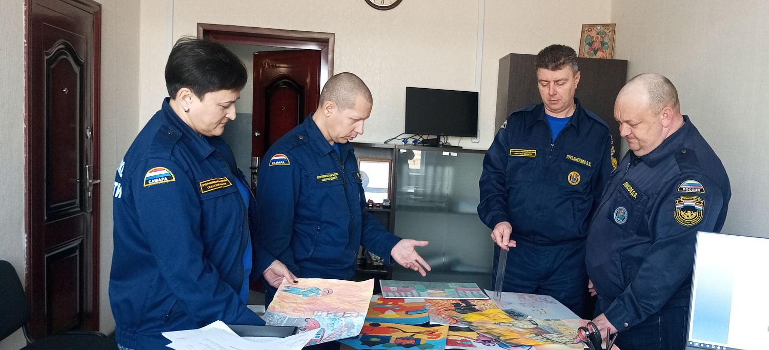 В приволжском пожарно-спасательном отряде № 45 подвели итоги первого этапа ежегодного регионального конкурса детского рисунка «Мои родители работают в пожарно-спасательном подразделении»