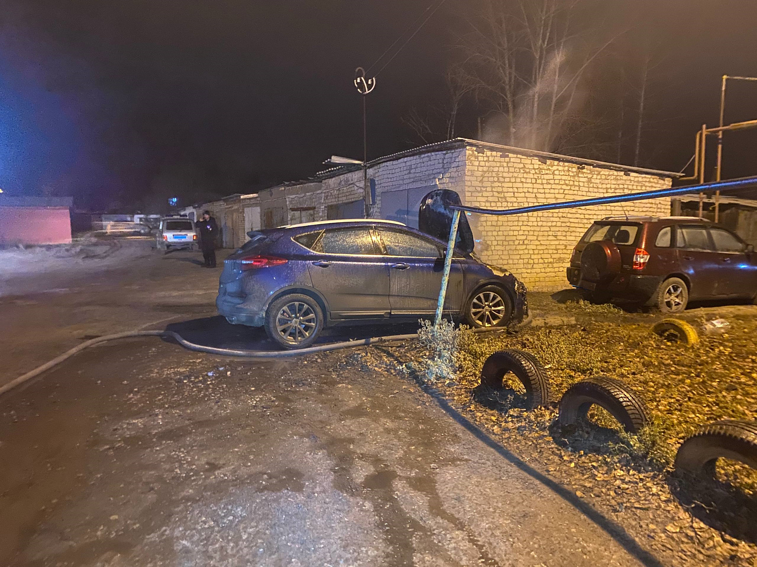 В поселке городского типа Суходол произошло возгорание автомобиля