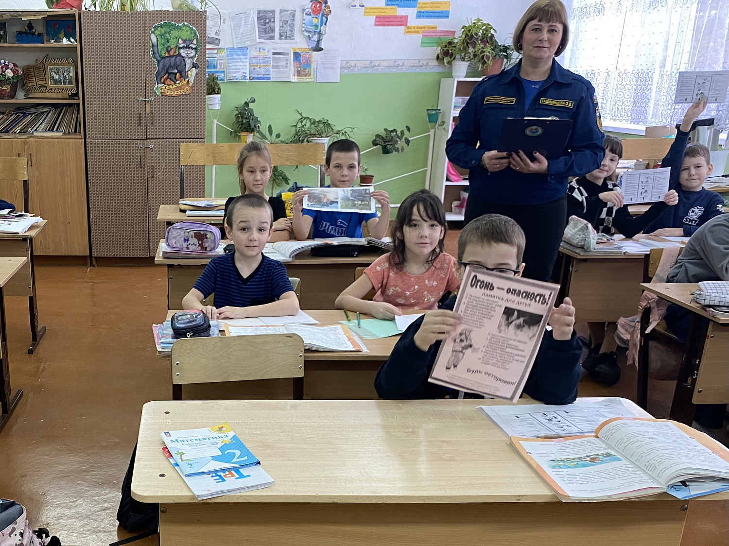 Утром, вечером и днем осторожен будь с огнем   