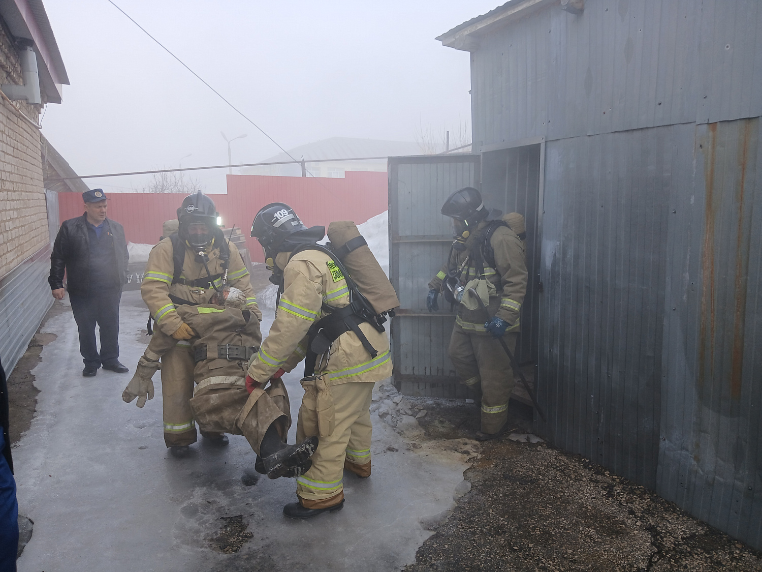 Огнеборцы Сергиевского района провели учебные занятия в непригодной для дыхания среде