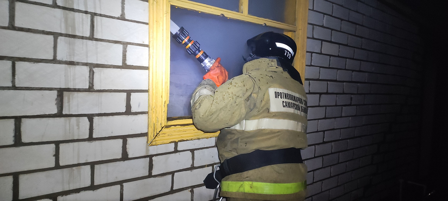 В Клявлинском районе загорелось чердачное помещение бани