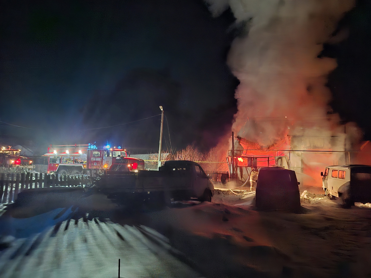 Возгорание гаража произошло в субботу в Челно-Вершинском районе